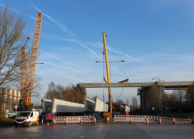 Lifting beams for the Astmoor Bridgewater Viaduct over Astmoor Road – December 2016